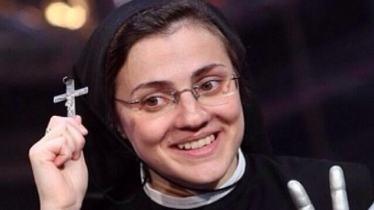 Suor Cristina senza velo foto