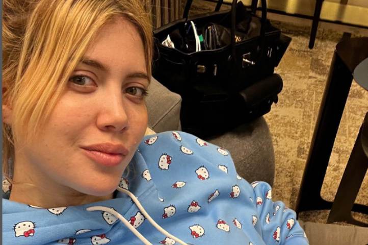 Wanda Nara accappatoio via cena