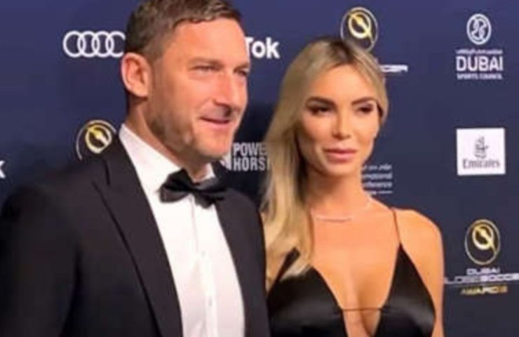 Francesco Totti e Noemi Bocchi vacanza da sceicchi