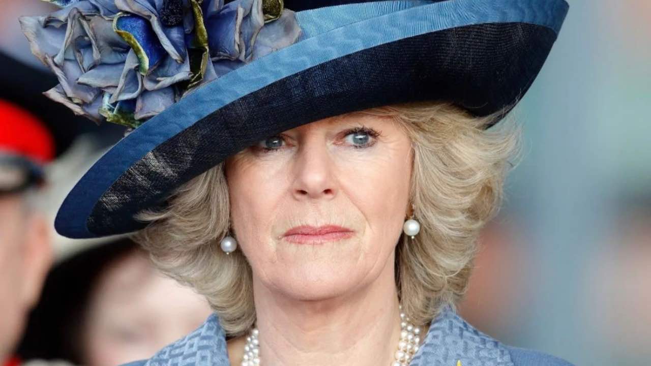 Camilla Parker Bowles difficoltà