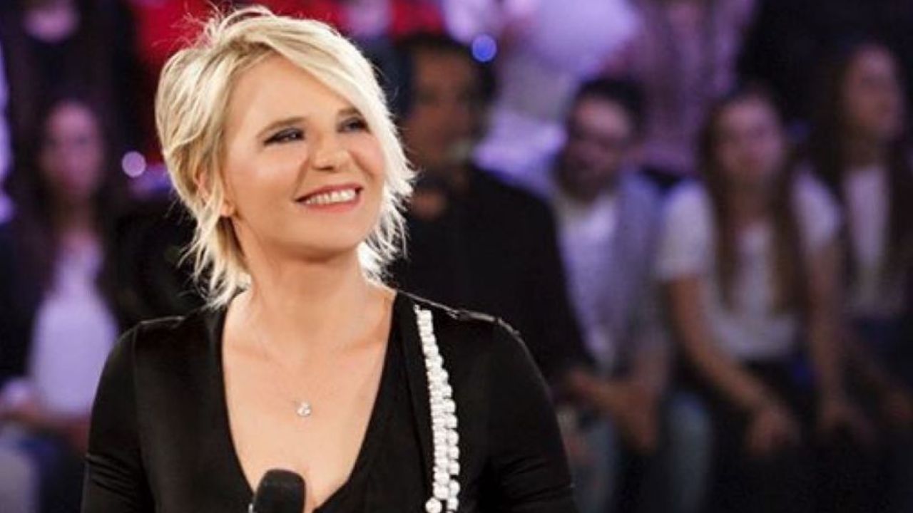 Maria De Filippi decisione importante ad Amici il serale