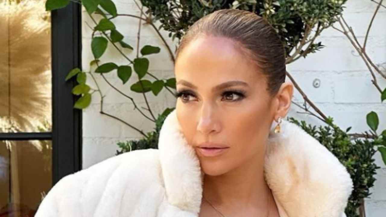 Jennifer Lopez regina trono intimo devastante