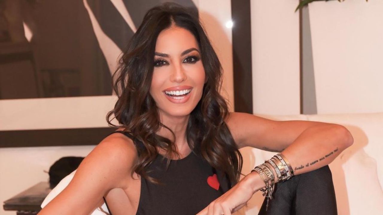 Elisabetta Gregoraci fa impazzire i fan con la sua scollatura